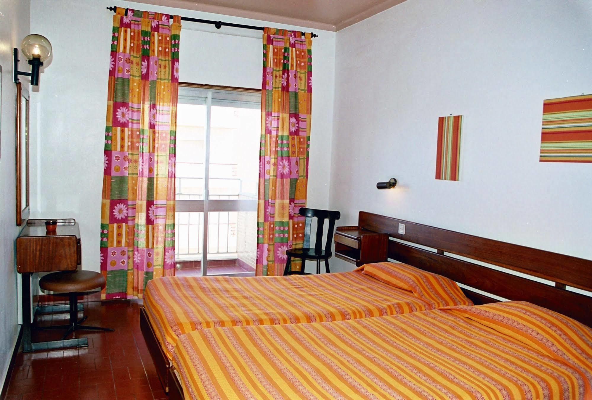 Hotel Apartamento Iate Portimao Bagian luar foto