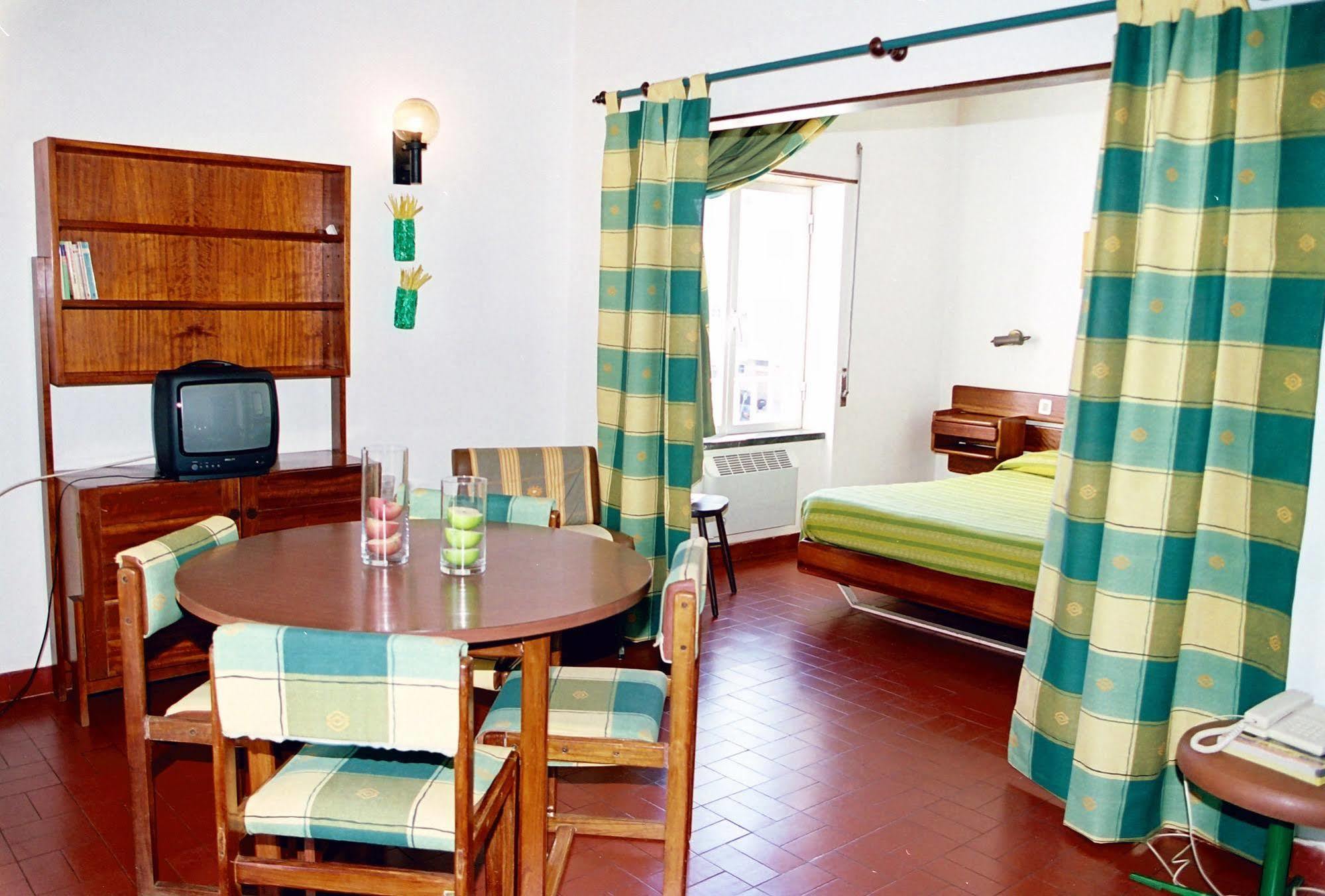 Hotel Apartamento Iate Portimao Bagian luar foto